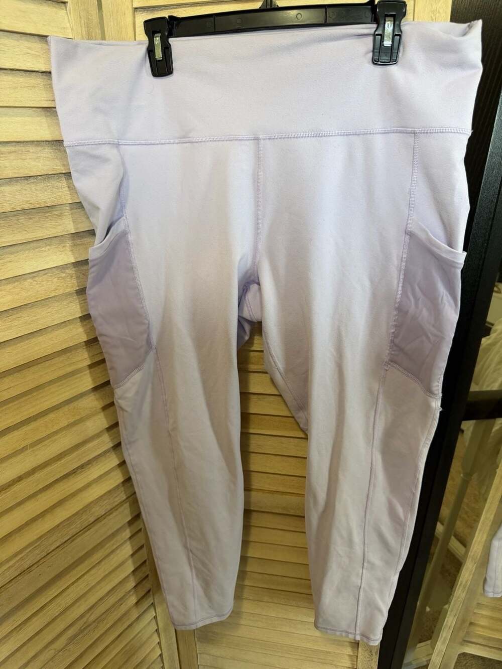 EUC Fabletics PowerHold High-Waisted Pocket 7/8 Leggings in Lavender 2XL